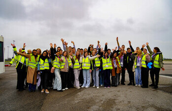 LLA and Wizz host tour for Ukrainian students